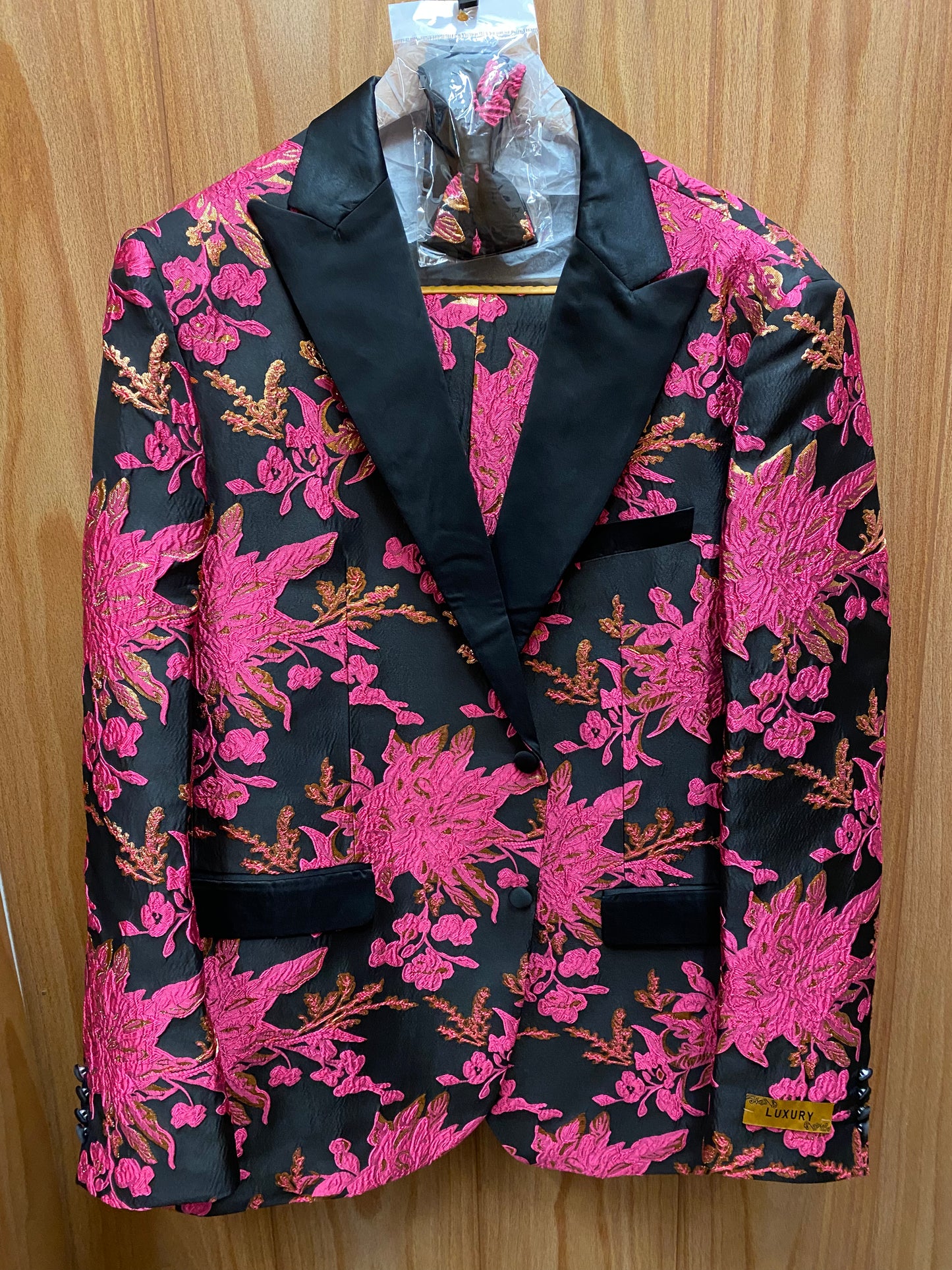 Luxury Fuchsia/Black Floral 2-Piece Modern Fit Suit