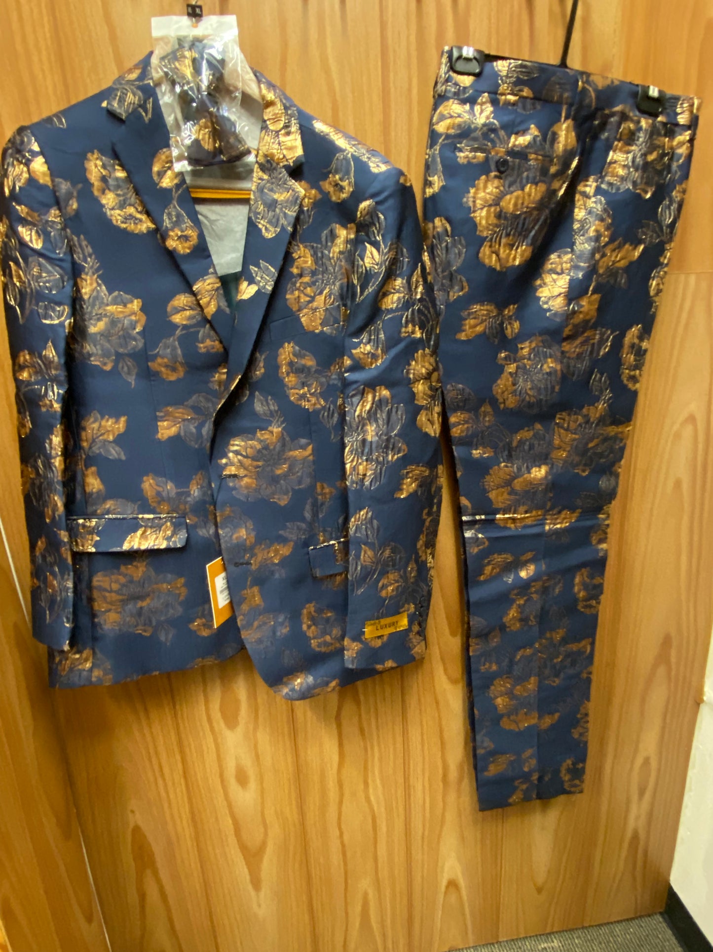 Luxury Navy Blue/Gold Floral 2-Piece Modern Fit Suit