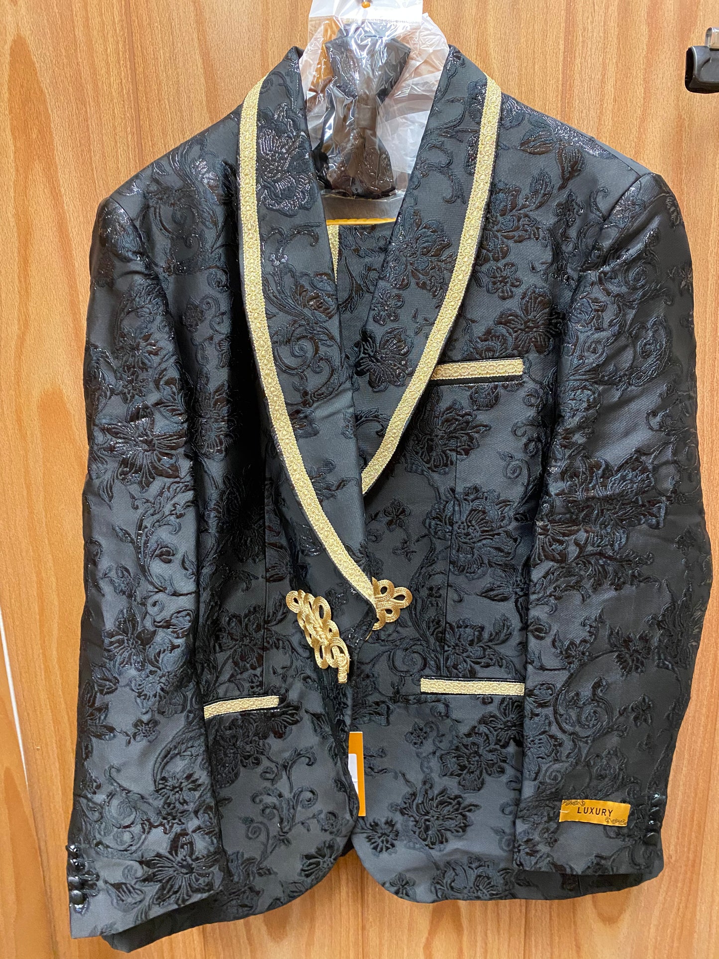 Luxury Black/Gold Floral 2-Piece Modern Fit Suit