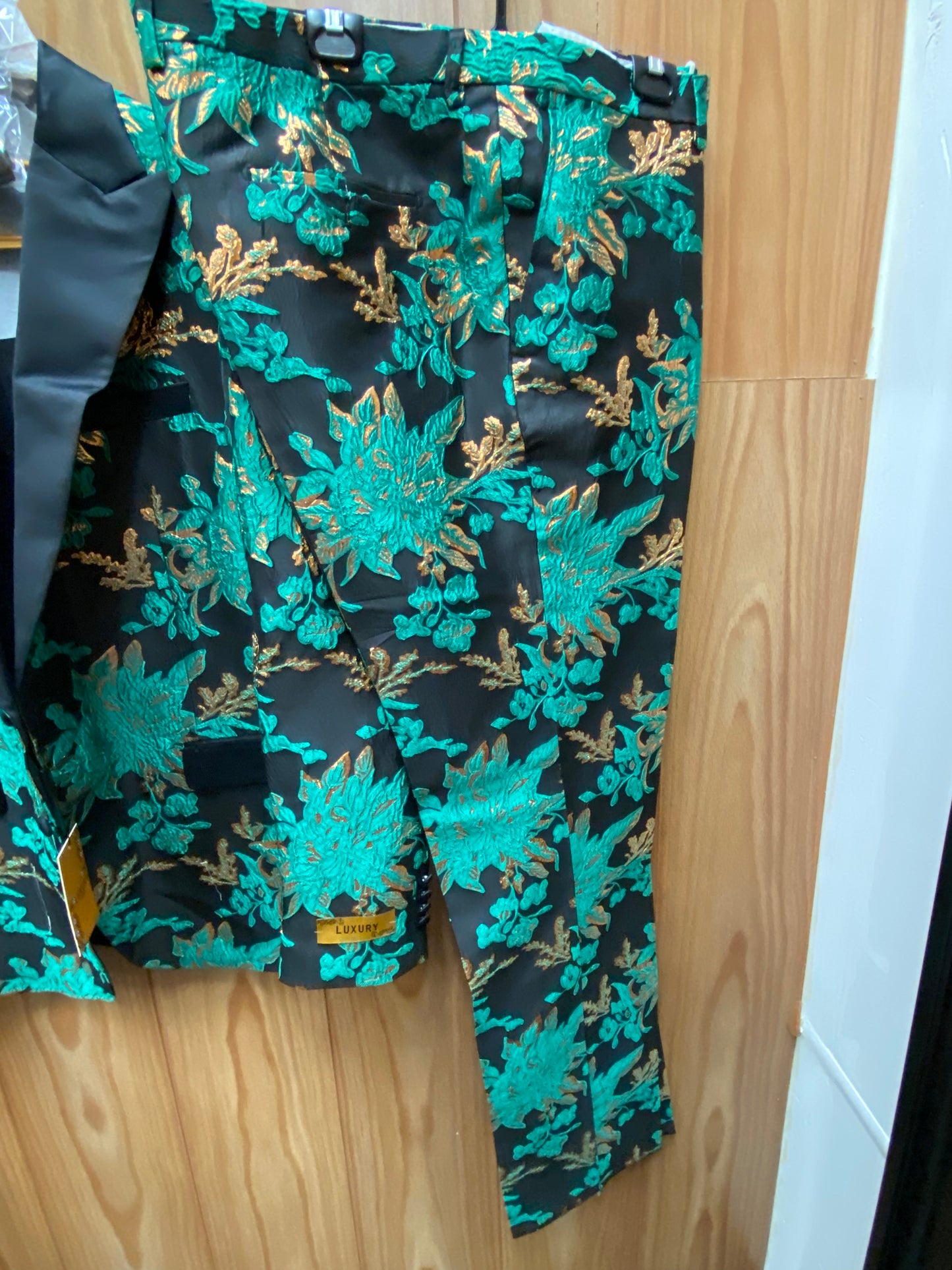 Luxury Green/Black/Gold Floral 2-Piece Modern Fit Suit