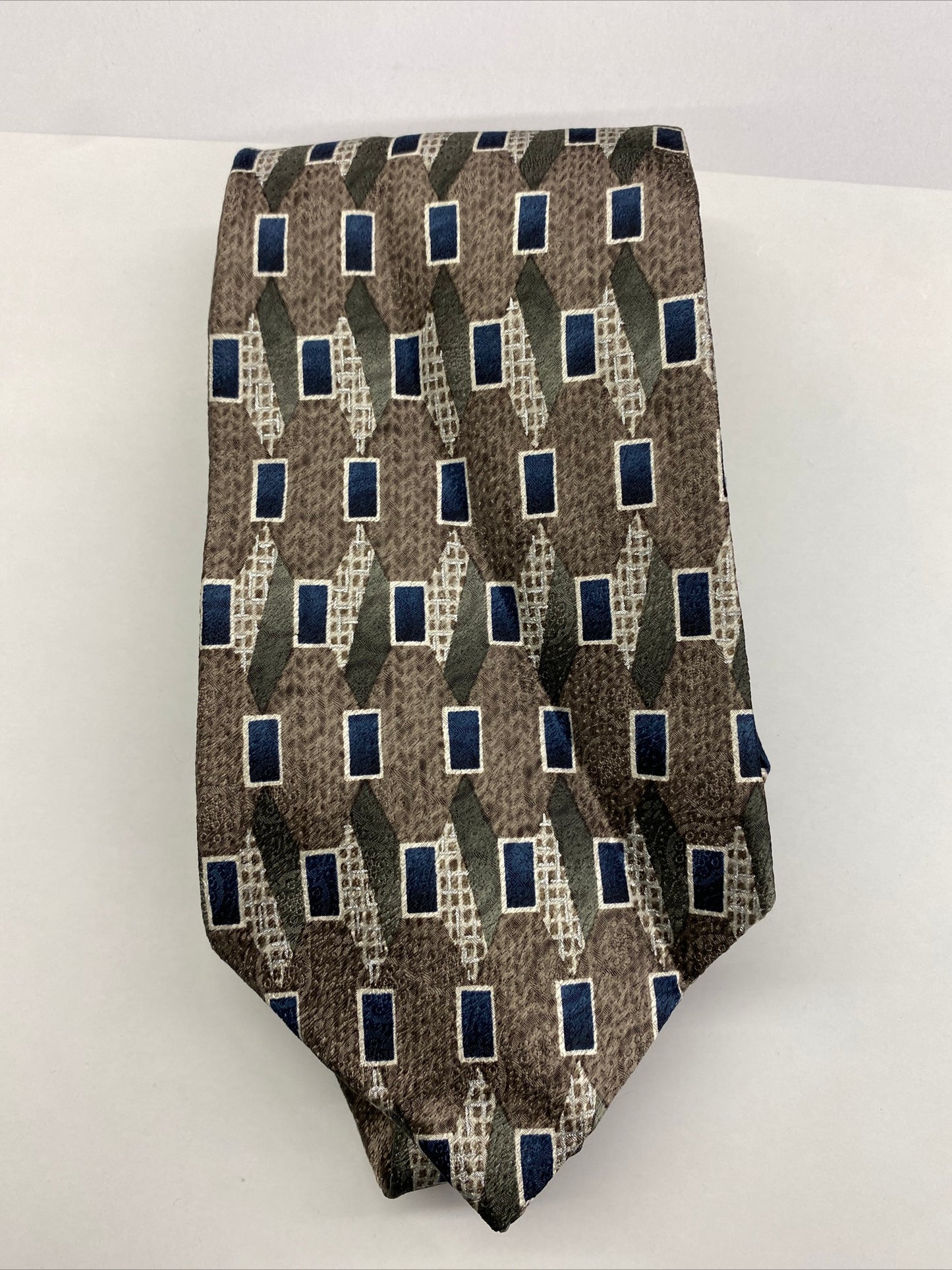 100% silk made in USA 🇺🇸 Tie