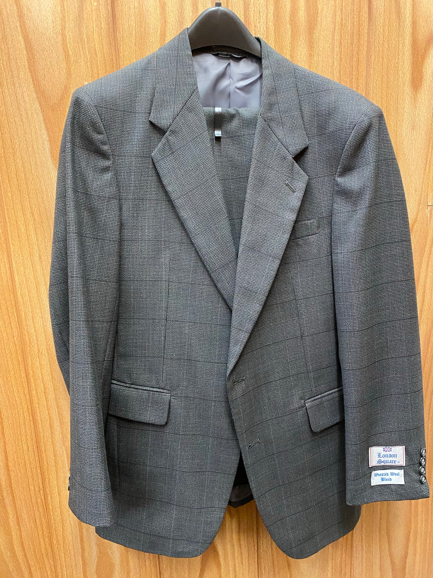 London Square Grey Checkered worsted Wool Blend 2-Piece Suit 40L