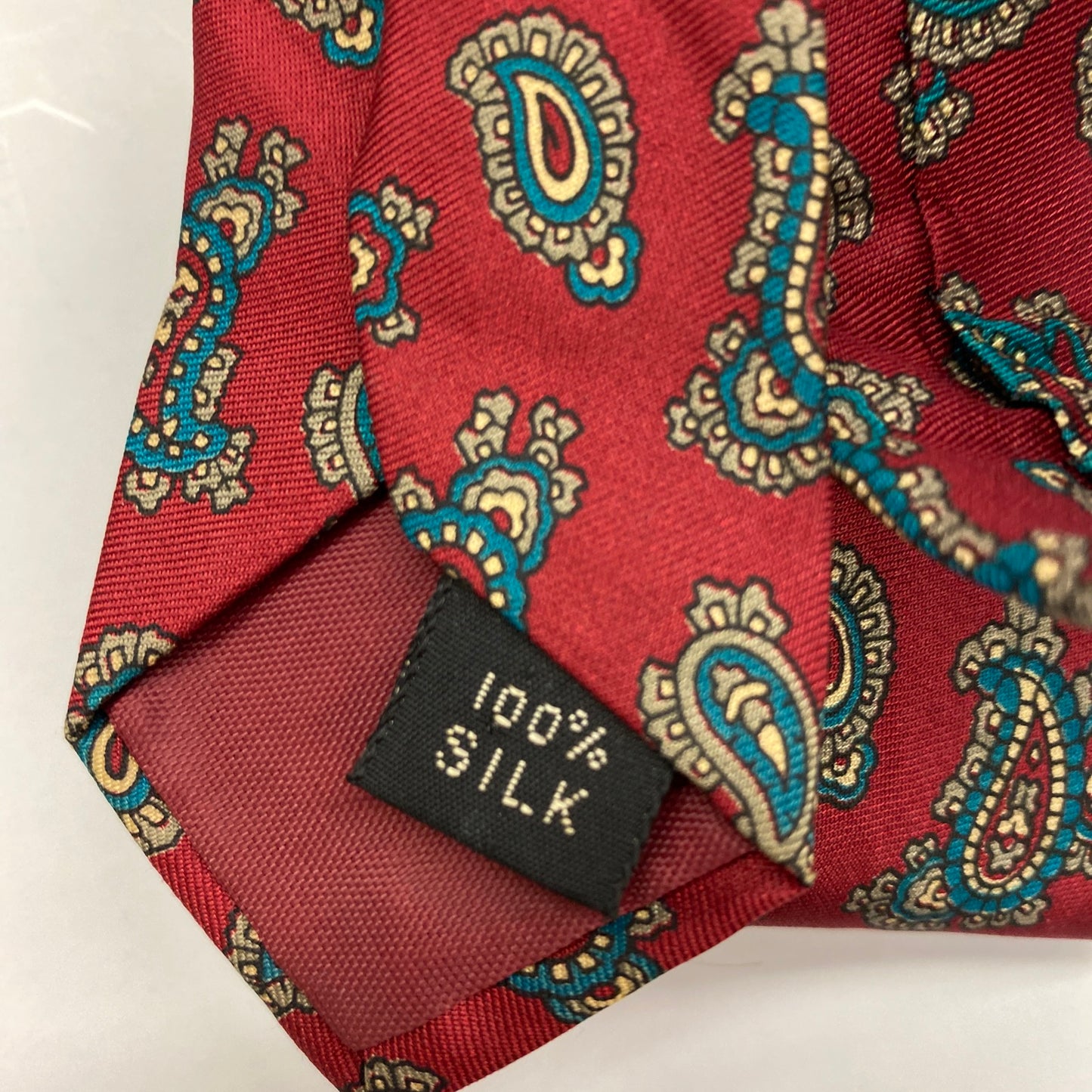 100% silk made in USA 🇺🇸 Tie