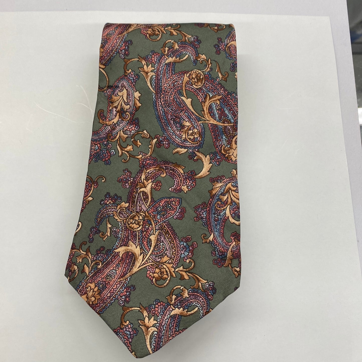 100% silk made in USA 🇺🇸 Tie