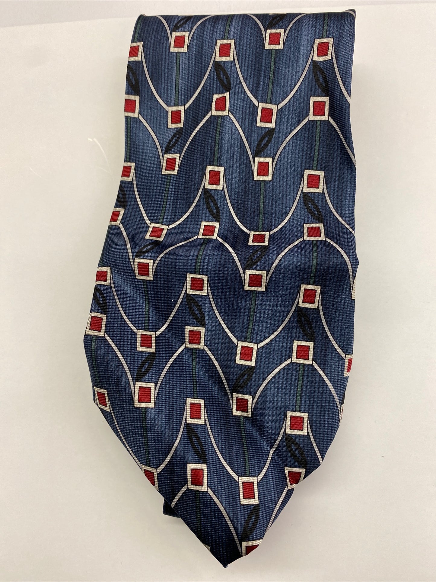 100% silk made in USA 🇺🇸 Tie