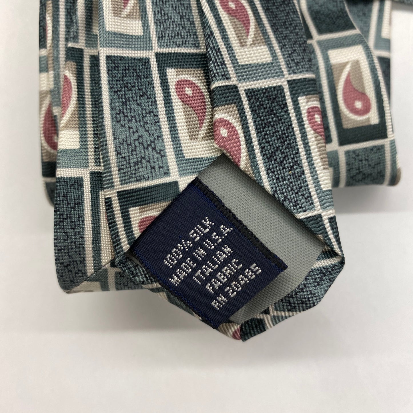 100% silk made in USA 🇺🇸 Tie