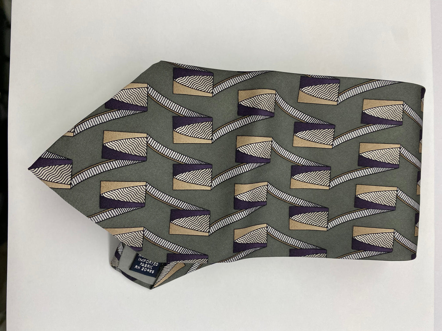 100% silk made in USA 🇺🇸 Tie